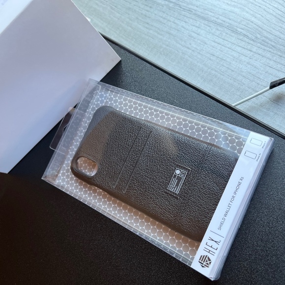 Hex Black Leather Shield Wallet for iPhone Xs NIB - Picture 2 of 4